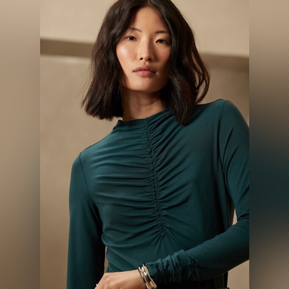 NWT [Almost Famous] Ruched Long-Sleeve Crewneck Blouse Top Women’s Plus 2X, 3X - Picture 2 of 9